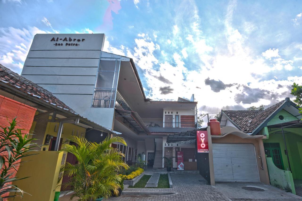 Al Abror Homestay Mandala Krida Mitra Reddoorz Джок'якарта Екстер'єр фото