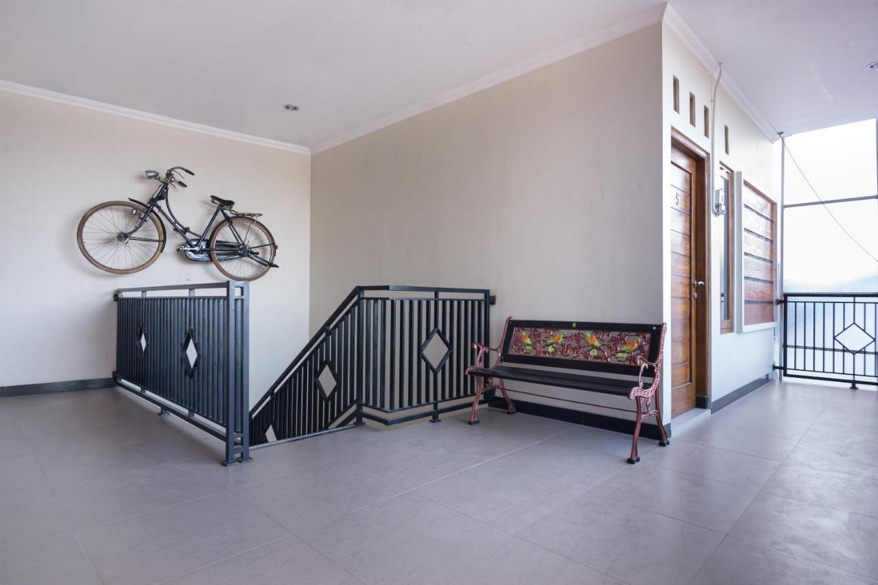 Al Abror Homestay Mandala Krida Mitra Reddoorz Джок'якарта Екстер'єр фото