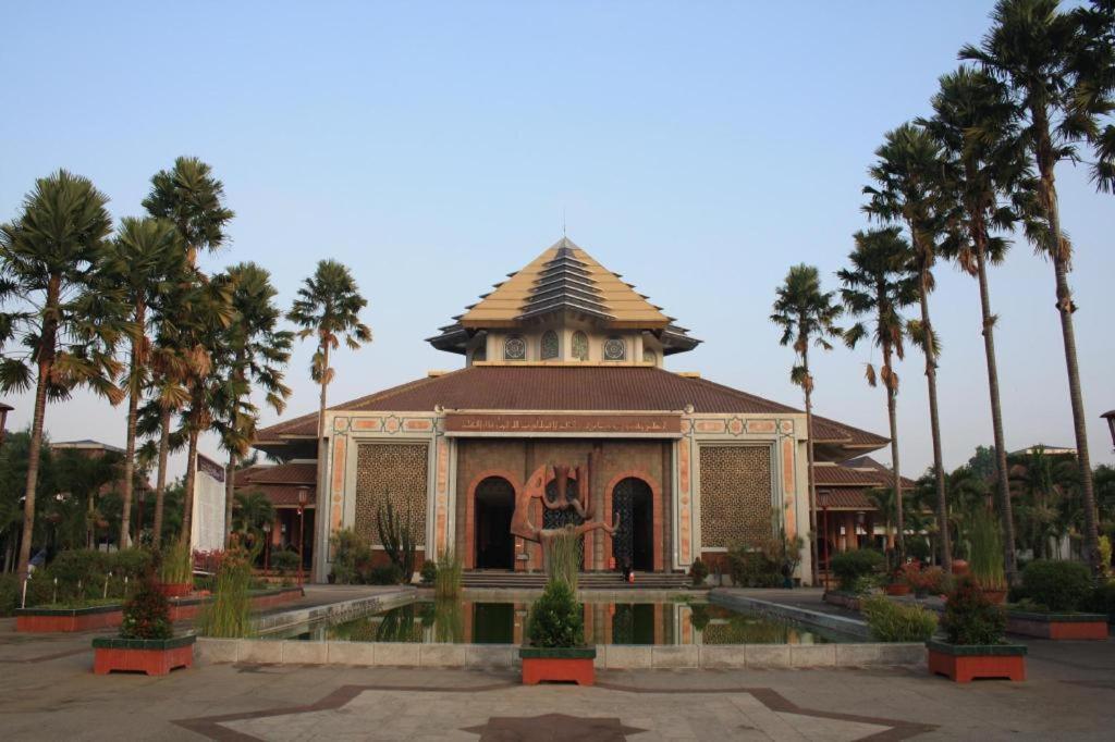 Al Abror Homestay Mandala Krida Mitra Reddoorz Джок'якарта Екстер'єр фото