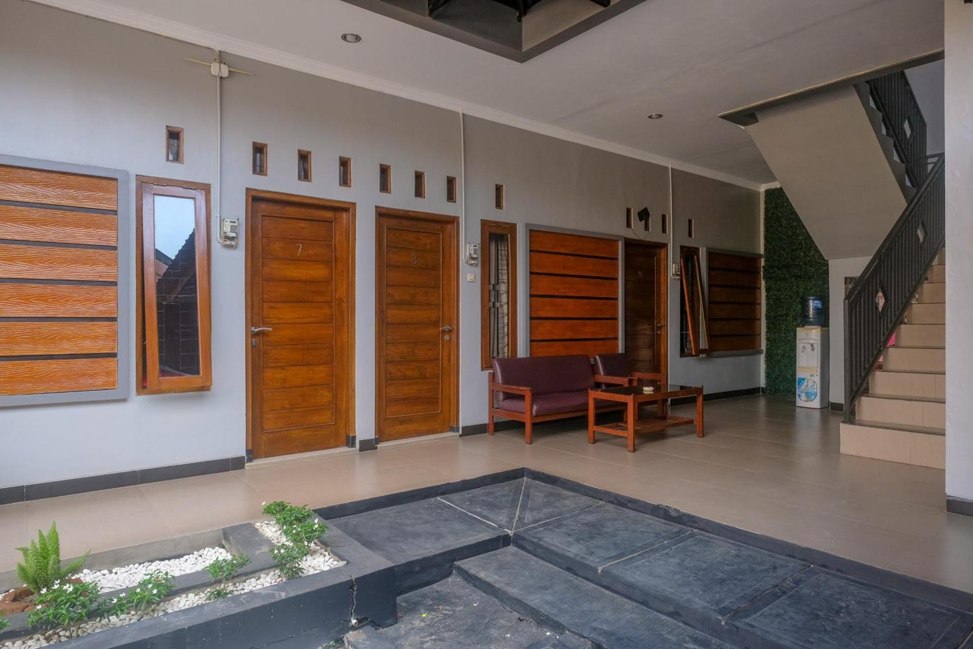Al Abror Homestay Mandala Krida Mitra Reddoorz Джок'якарта Екстер'єр фото