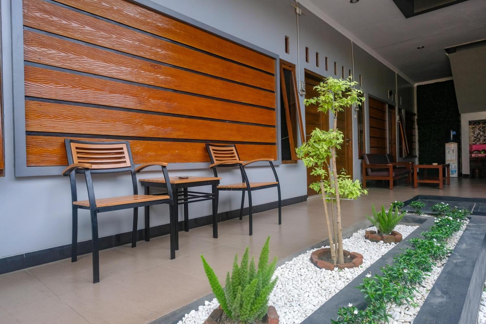 Al Abror Homestay Mandala Krida Mitra Reddoorz Джок'якарта Екстер'єр фото