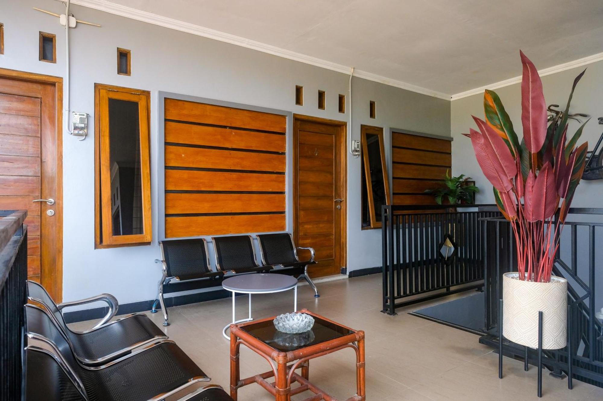 Al Abror Homestay Mandala Krida Mitra Reddoorz Джок'якарта Екстер'єр фото