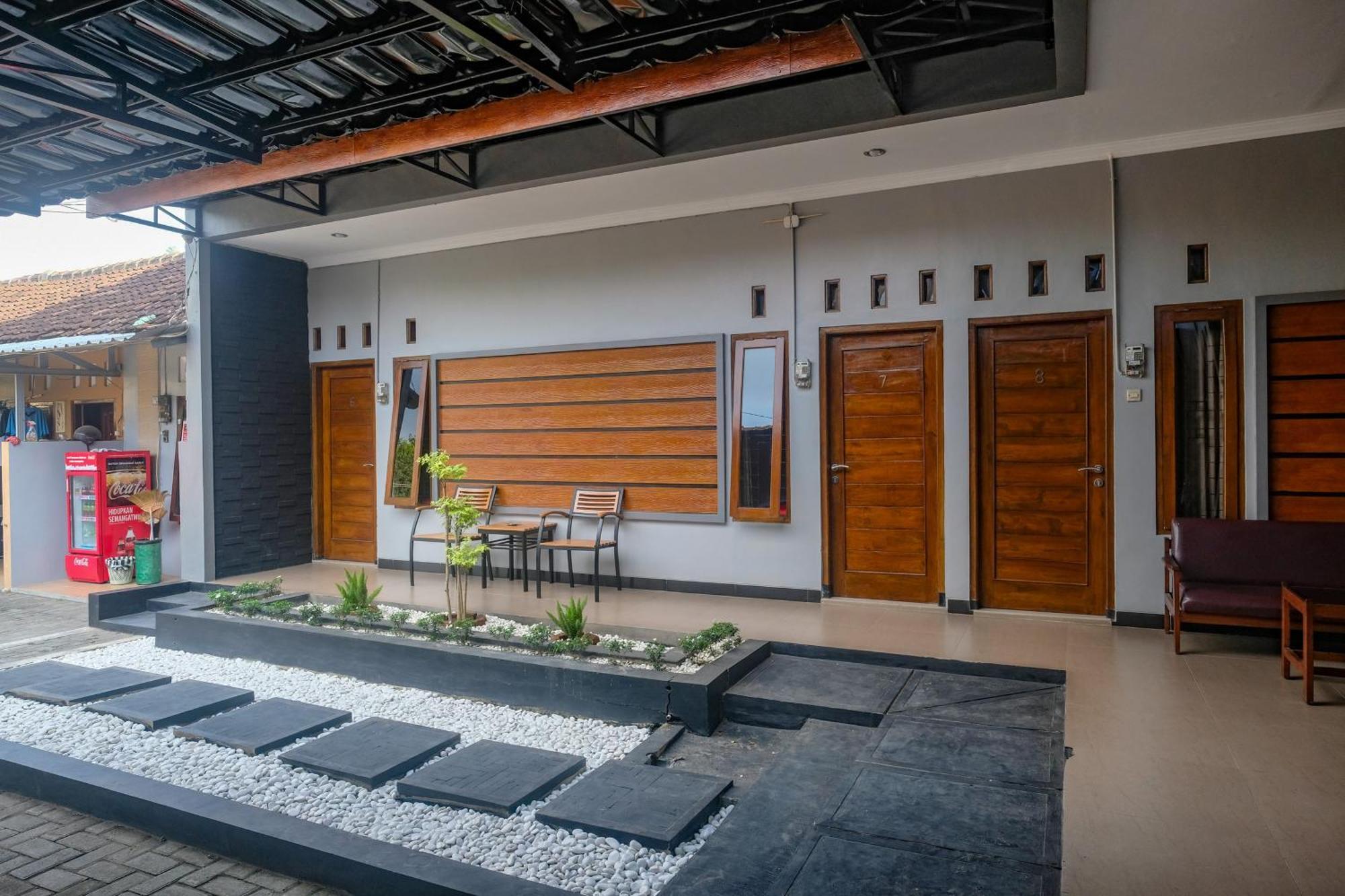Al Abror Homestay Mandala Krida Mitra Reddoorz Джок'якарта Екстер'єр фото