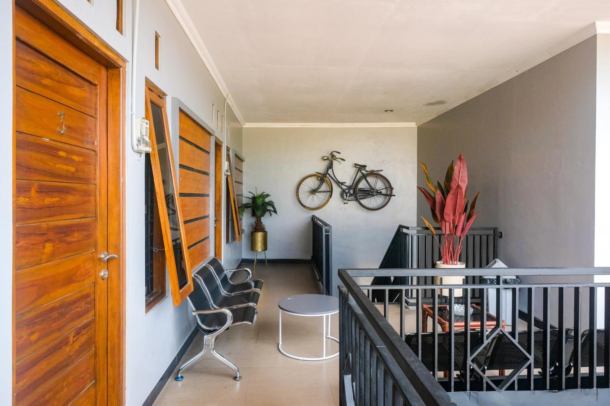 Al Abror Homestay Mandala Krida Mitra Reddoorz Джок'якарта Екстер'єр фото