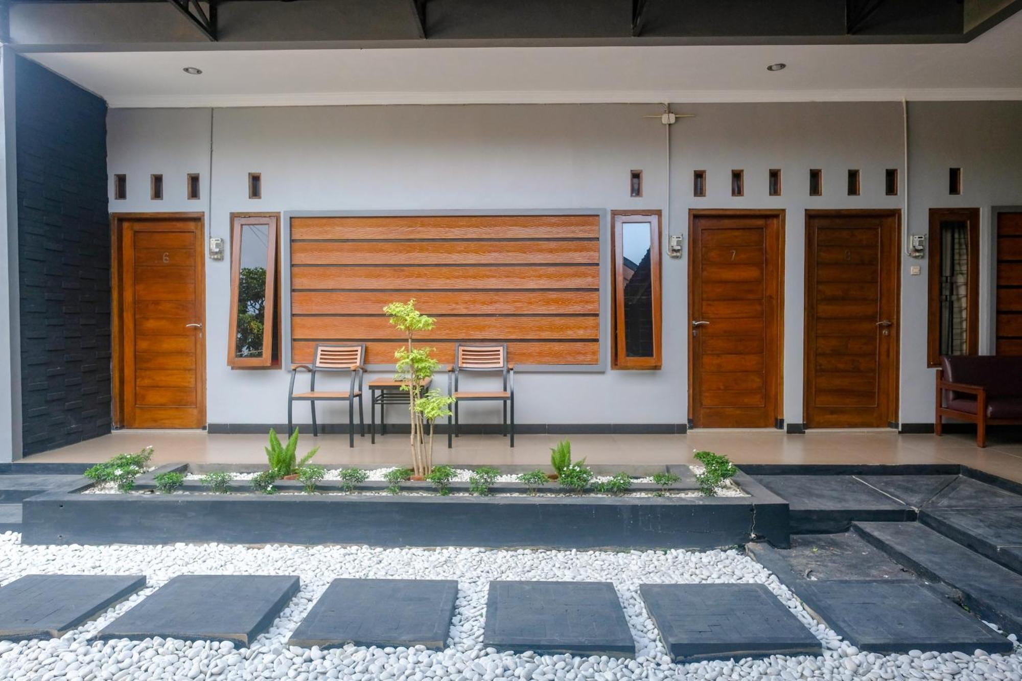 Al Abror Homestay Mandala Krida Mitra Reddoorz Джок'якарта Екстер'єр фото