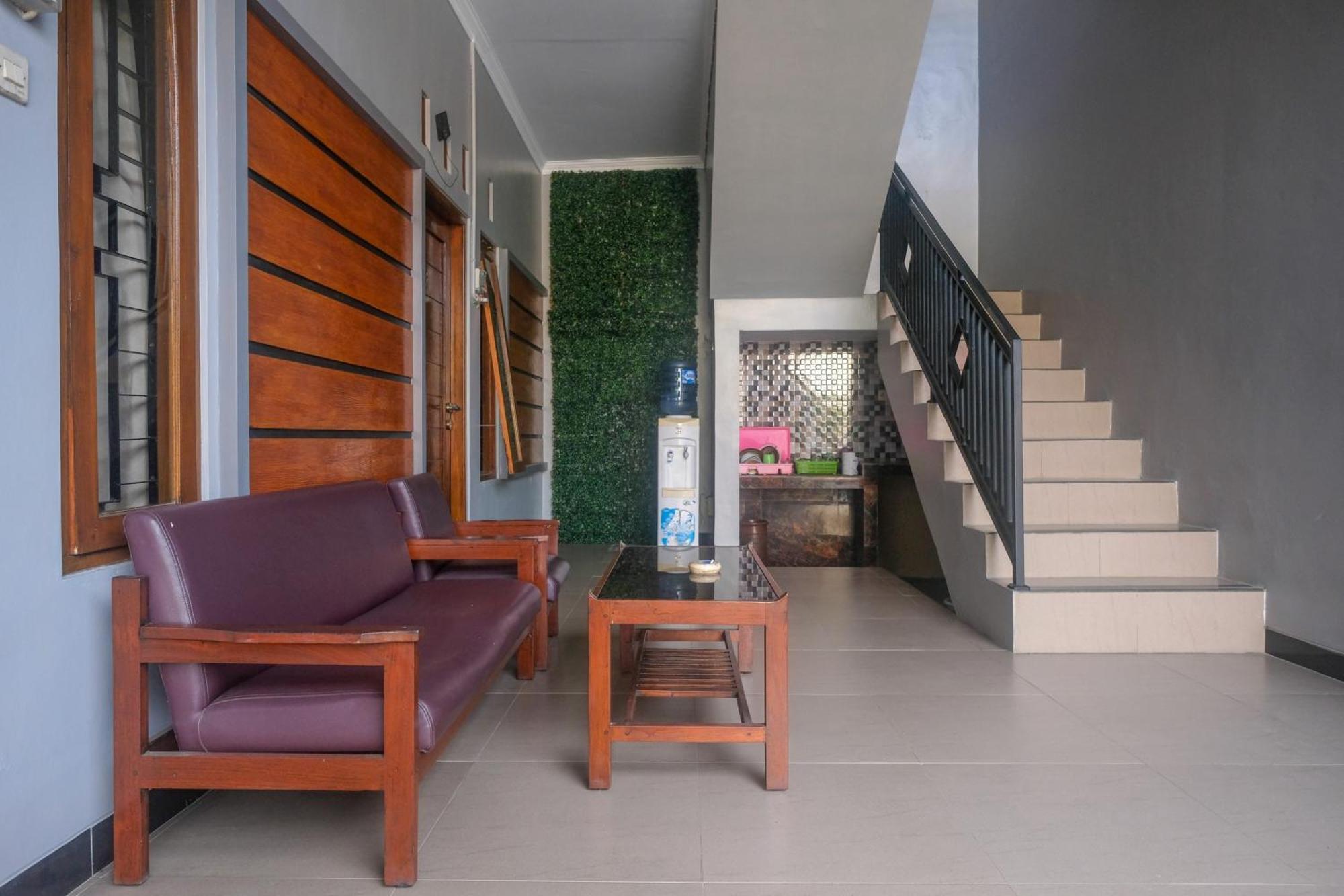 Al Abror Homestay Mandala Krida Mitra Reddoorz Джок'якарта Екстер'єр фото