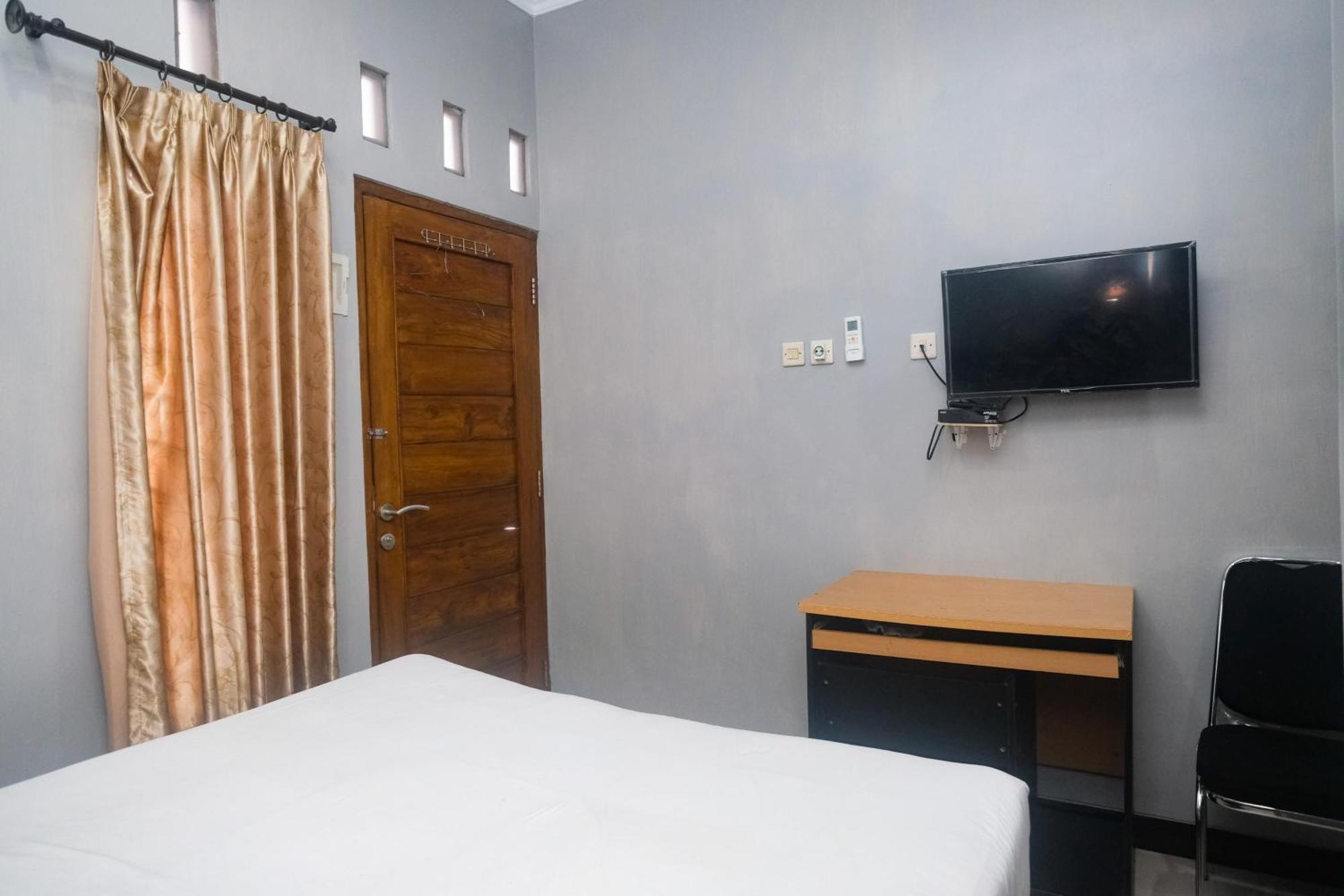 Al Abror Homestay Mandala Krida Mitra Reddoorz Джок'якарта Екстер'єр фото