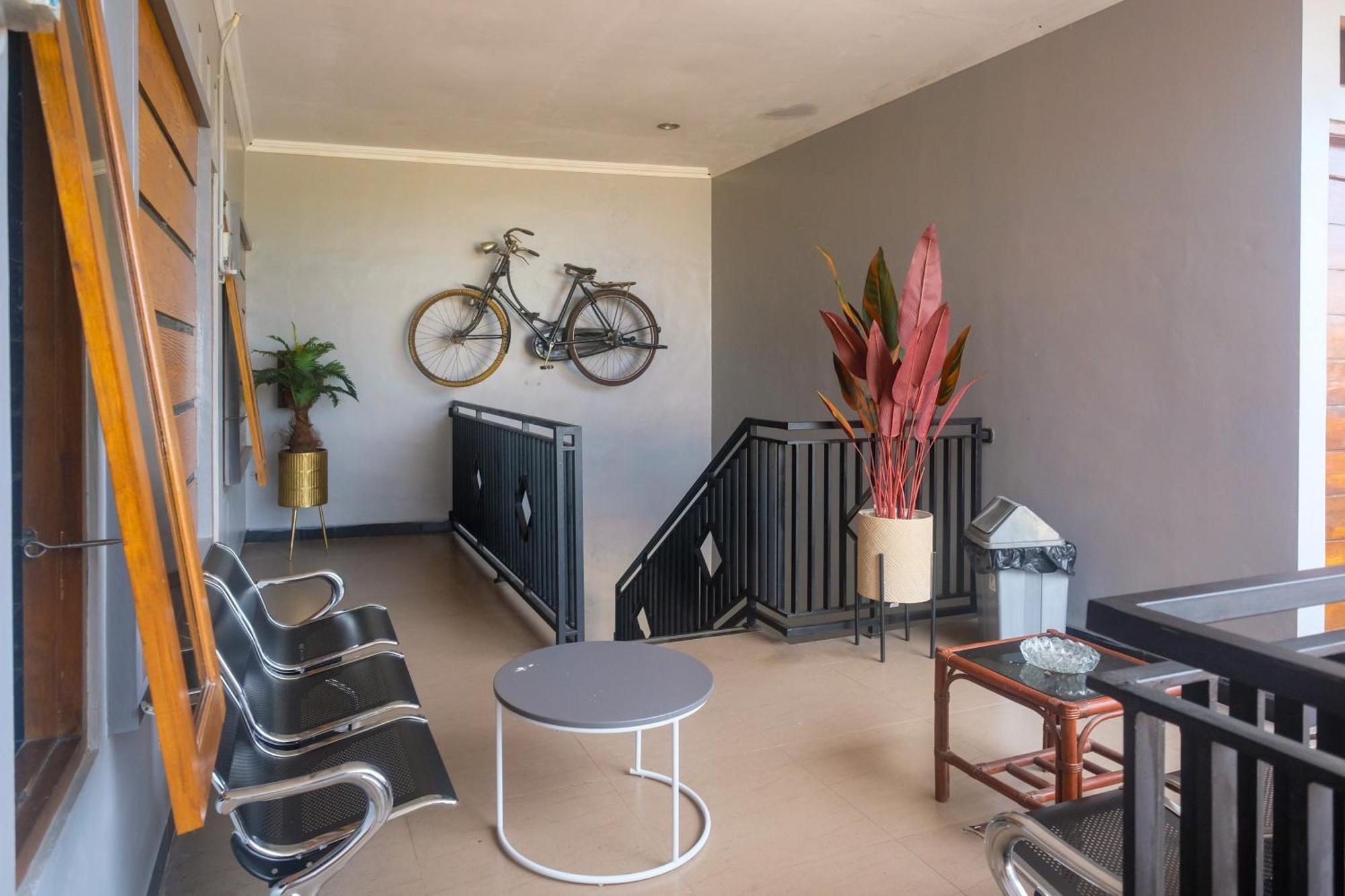 Al Abror Homestay Mandala Krida Mitra Reddoorz Джок'якарта Екстер'єр фото