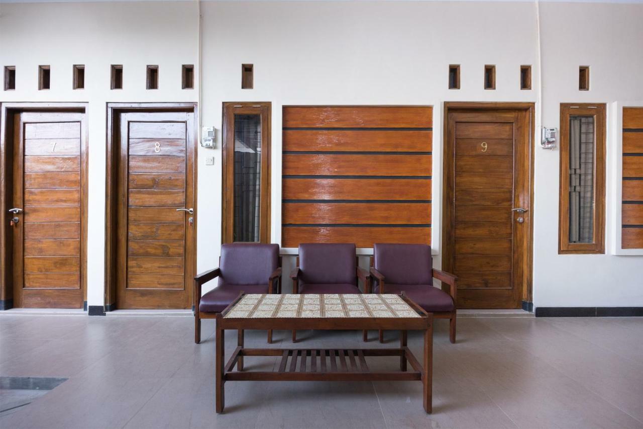 Al Abror Homestay Mandala Krida Mitra Reddoorz Джок'якарта Екстер'єр фото